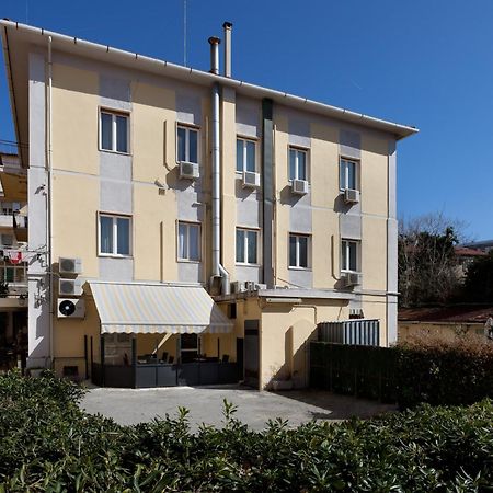 Parking Hotel Giardino Ліворно Екстер'єр фото