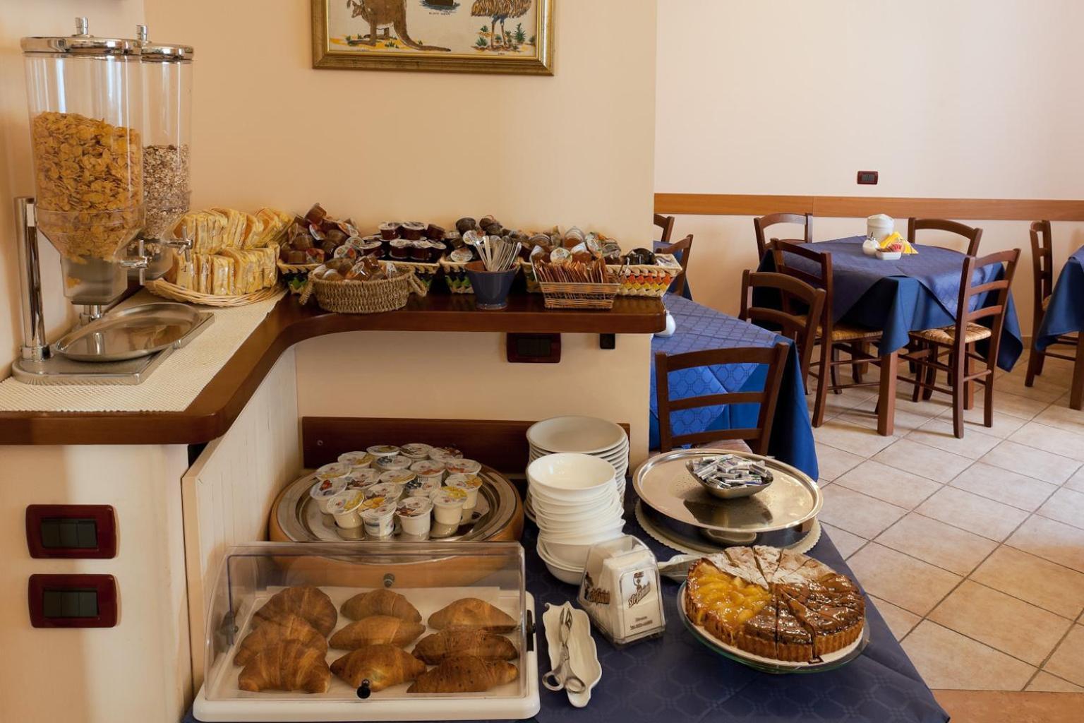 Parking Hotel Giardino Ліворно Екстер'єр фото