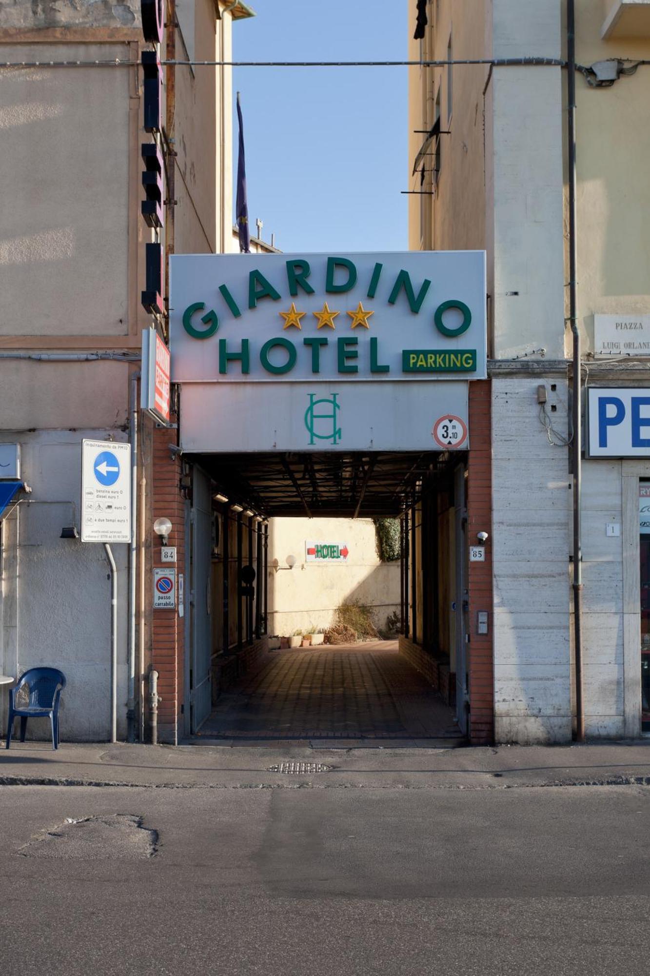 Parking Hotel Giardino Ліворно Екстер'єр фото