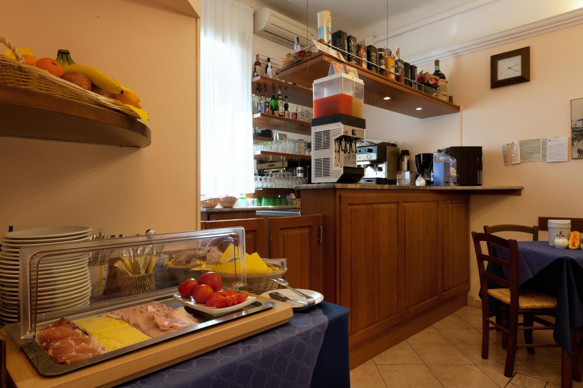 Parking Hotel Giardino Ліворно Екстер'єр фото