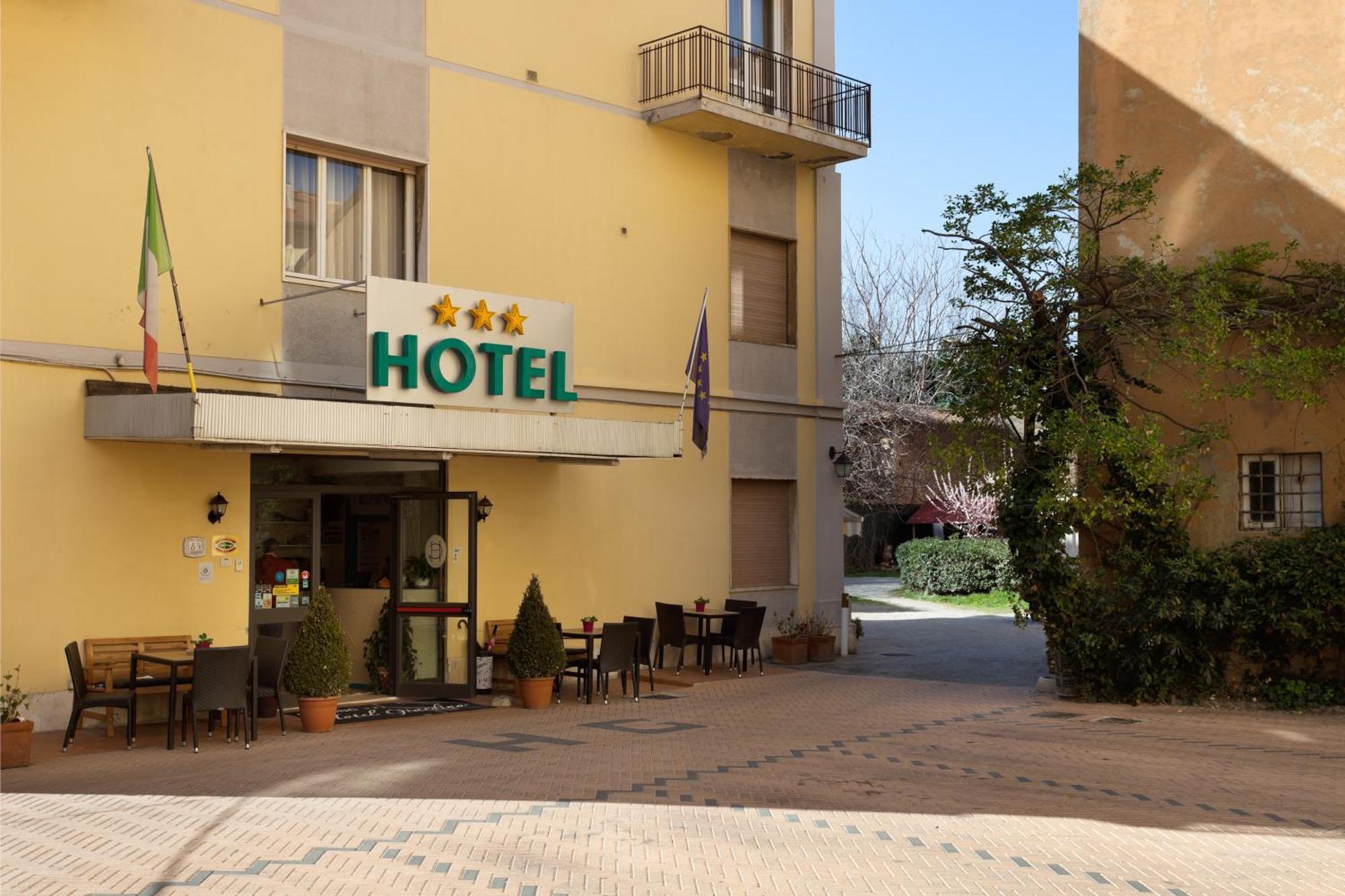 Parking Hotel Giardino Ліворно Екстер'єр фото