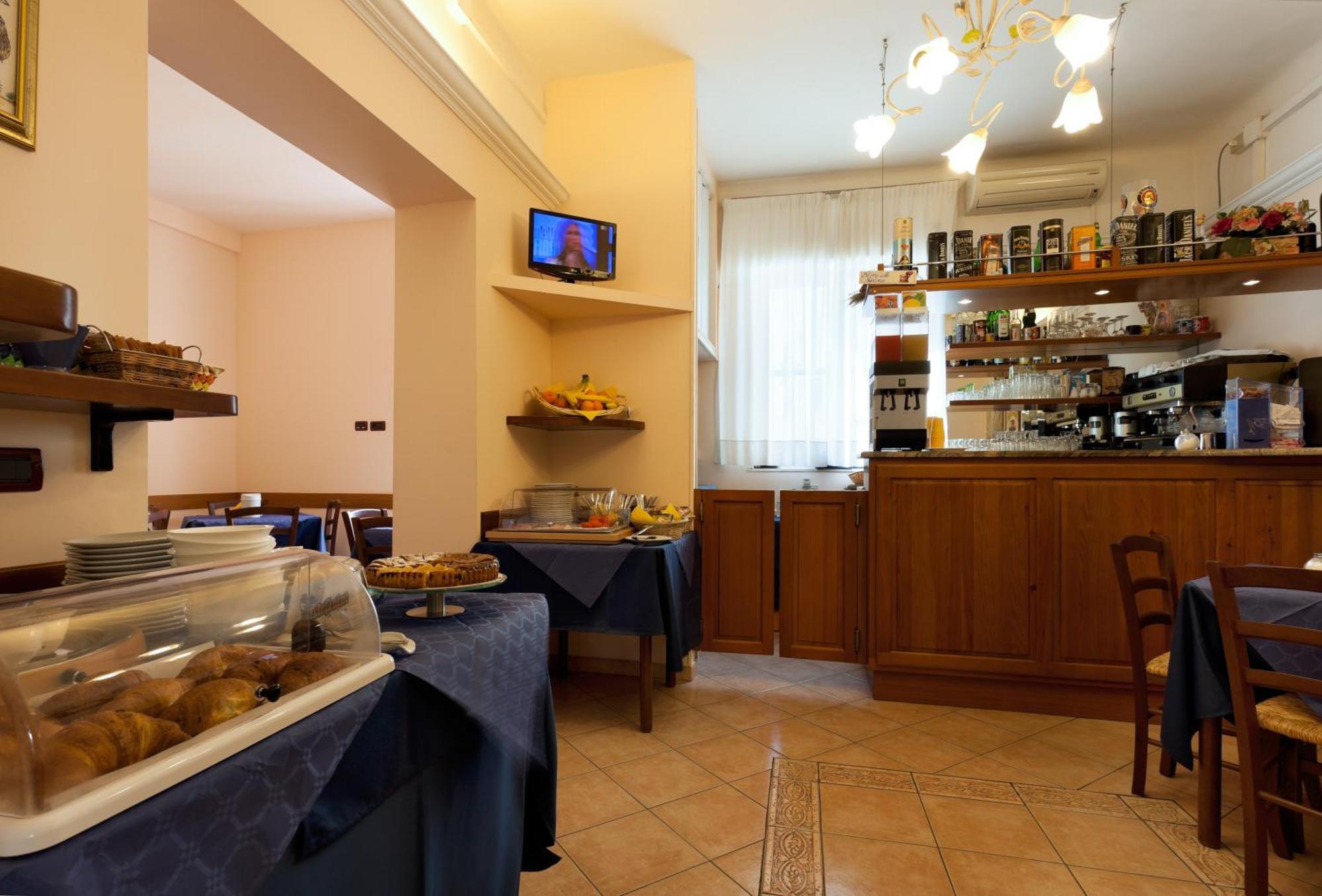 Parking Hotel Giardino Ліворно Екстер'єр фото