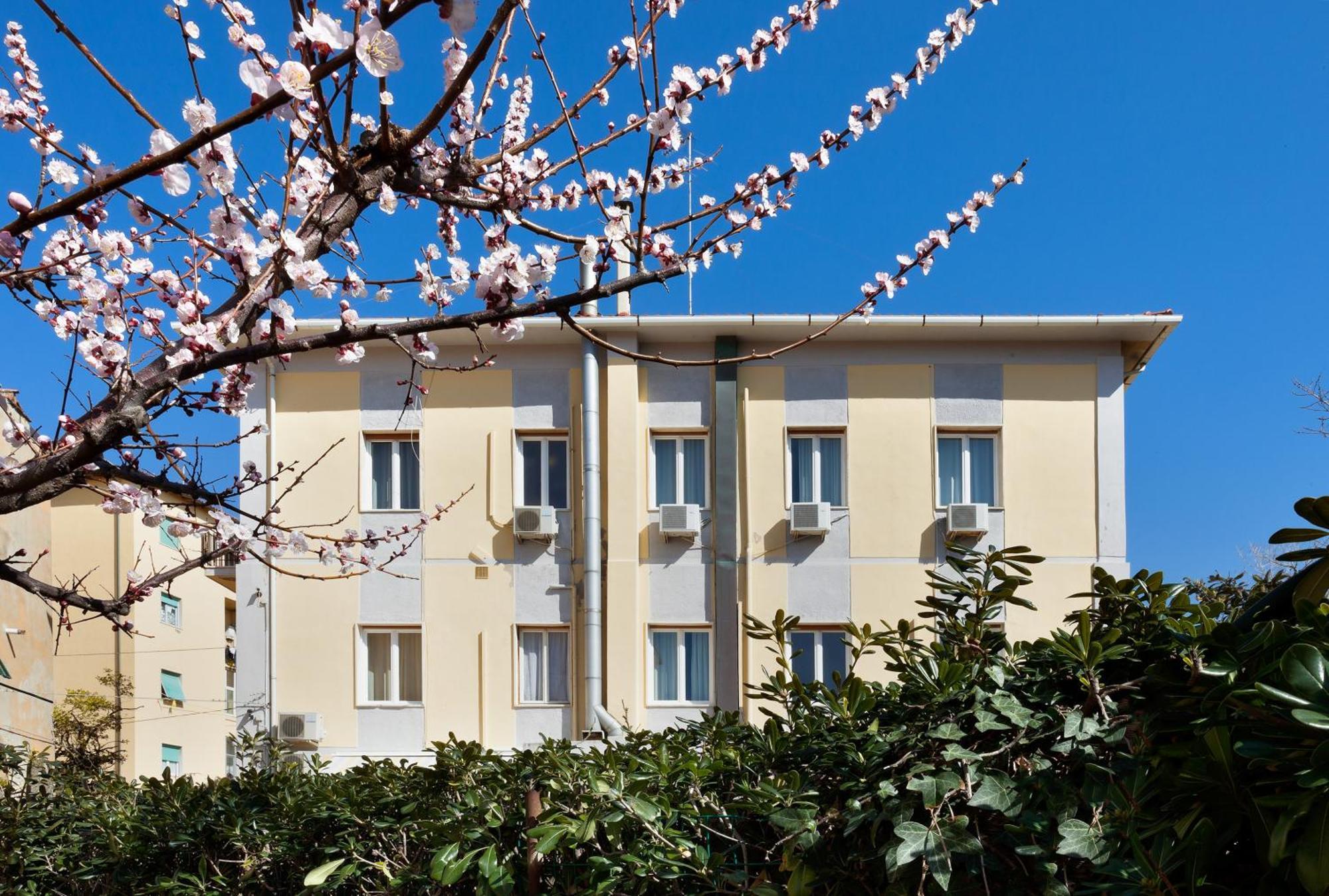 Parking Hotel Giardino Ліворно Екстер'єр фото